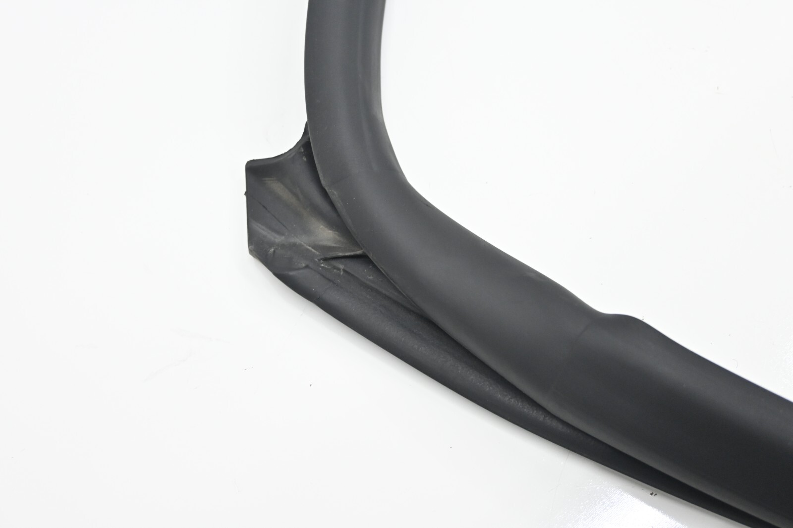 ⭐ 14-20 Maserati Ghibli Quattr Front Right Weatherstrip Rubber Gasket Seal Oem