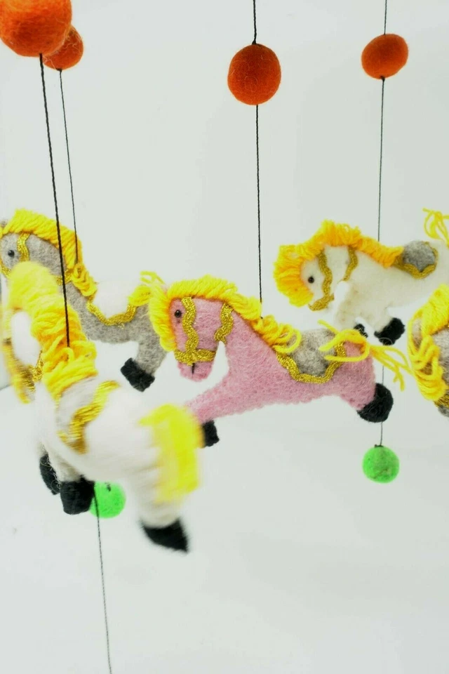 Carrossel de feltro feito à mão pendurado/decoração de quarto de bebê/crianças - Imagem 3 de 4