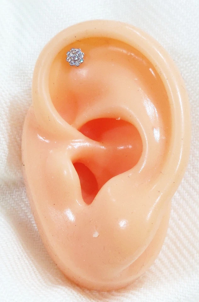 Piercing orecchino a fiorellino in acciaio inox argento e oro con zirconi elice - Immagine 3 di 4