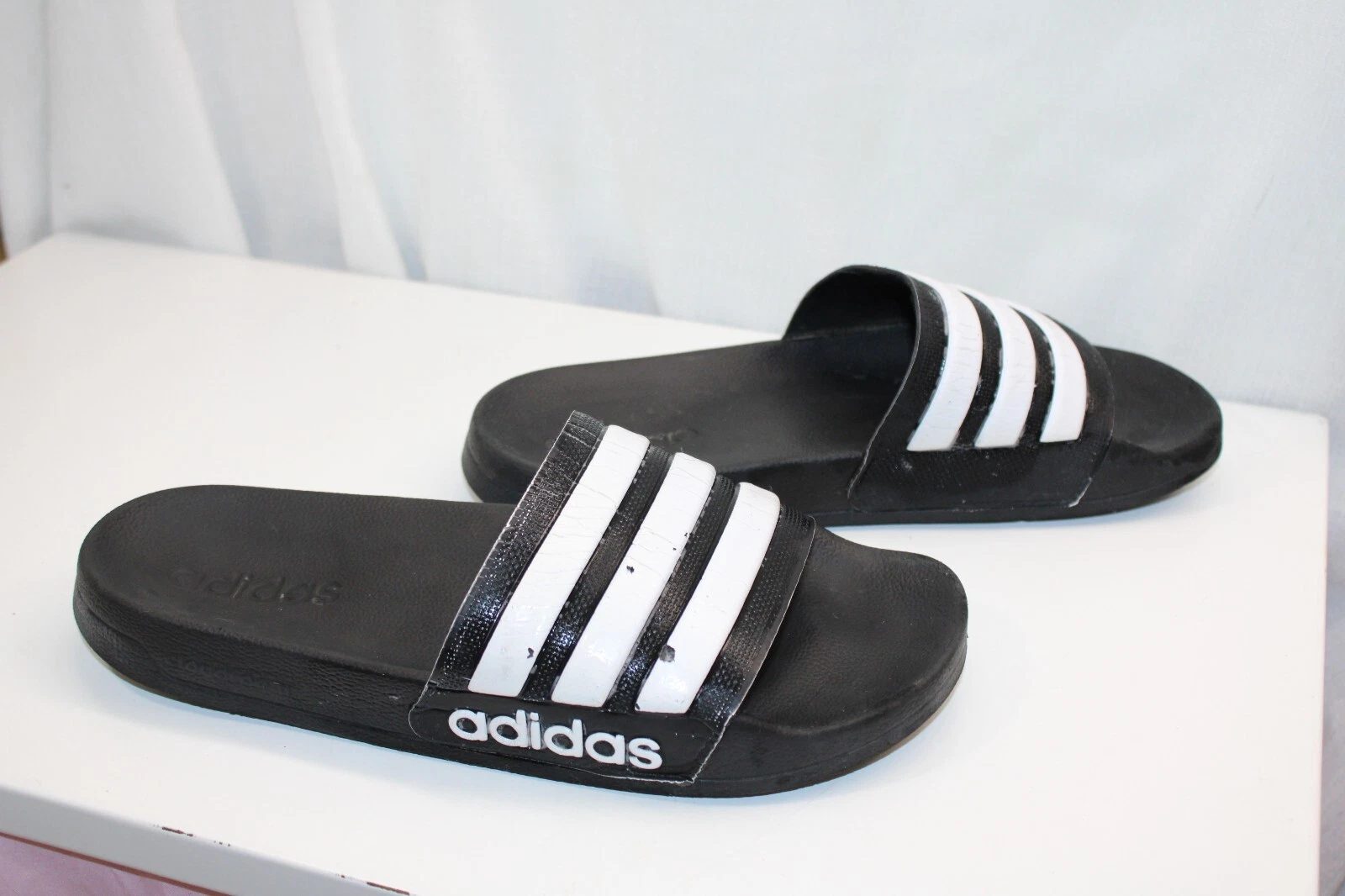 Adidas Adilette Cloud Comfort Slide Sandalo per Uomo Taglia 8 Nero Bianco