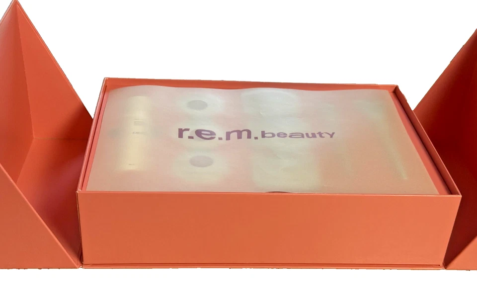 R.E.M. BEAUTY THE HERNOVA HOTEL Out of This World Color, Blush, Bronzer, Brush