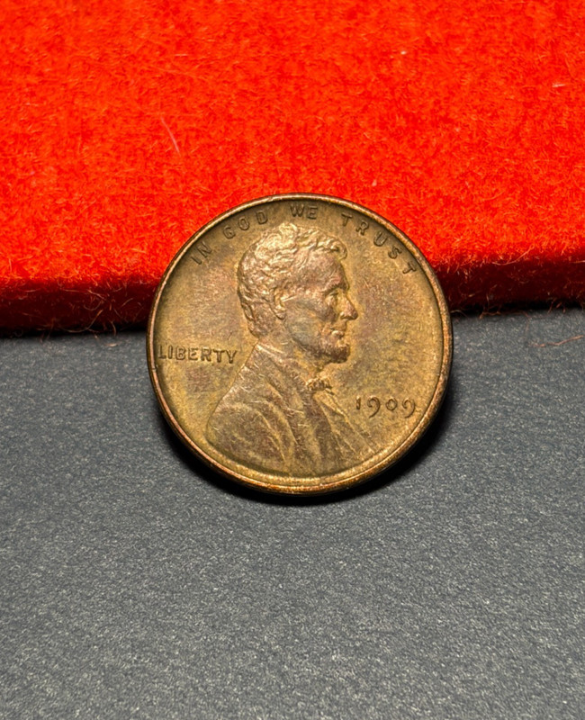 (#102953) Lincoln Wheat Cent:  1909 VDB  AU.  Luster remains (see video!)