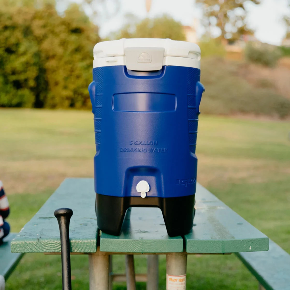 Igloo 5 Gallon 18.9L Sport Rolling Water Cooler Jug with Wheels & Push Spigot