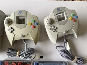 Dreamcast Console (PAL) + 4 Games controllers tested working sega