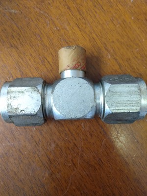 Lot of 12 COMPRESSION FITTING TEE 10mm X 6mm X 10mm LOC 4-79