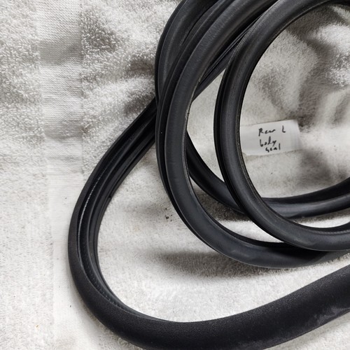 1999-2006 Volvo S80 REAR LEFT LH Body Weather Strip Rubber Molding OEM NICE!!! - Picture 3 of 11
