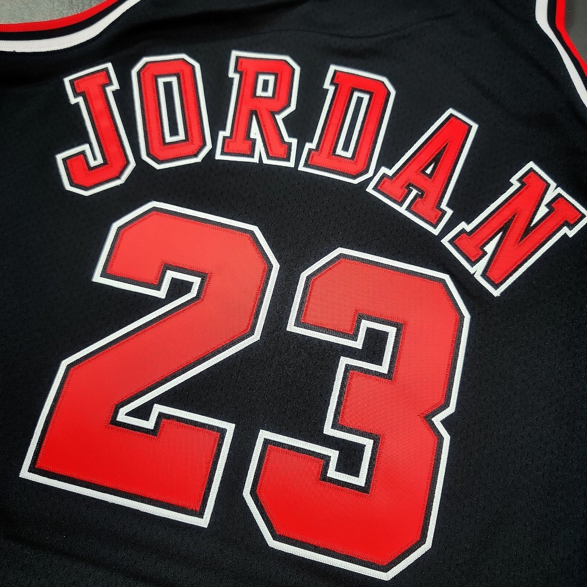 Mitchell & Ness Michael Jordan ‘97-‘98 Bulls Jersey S