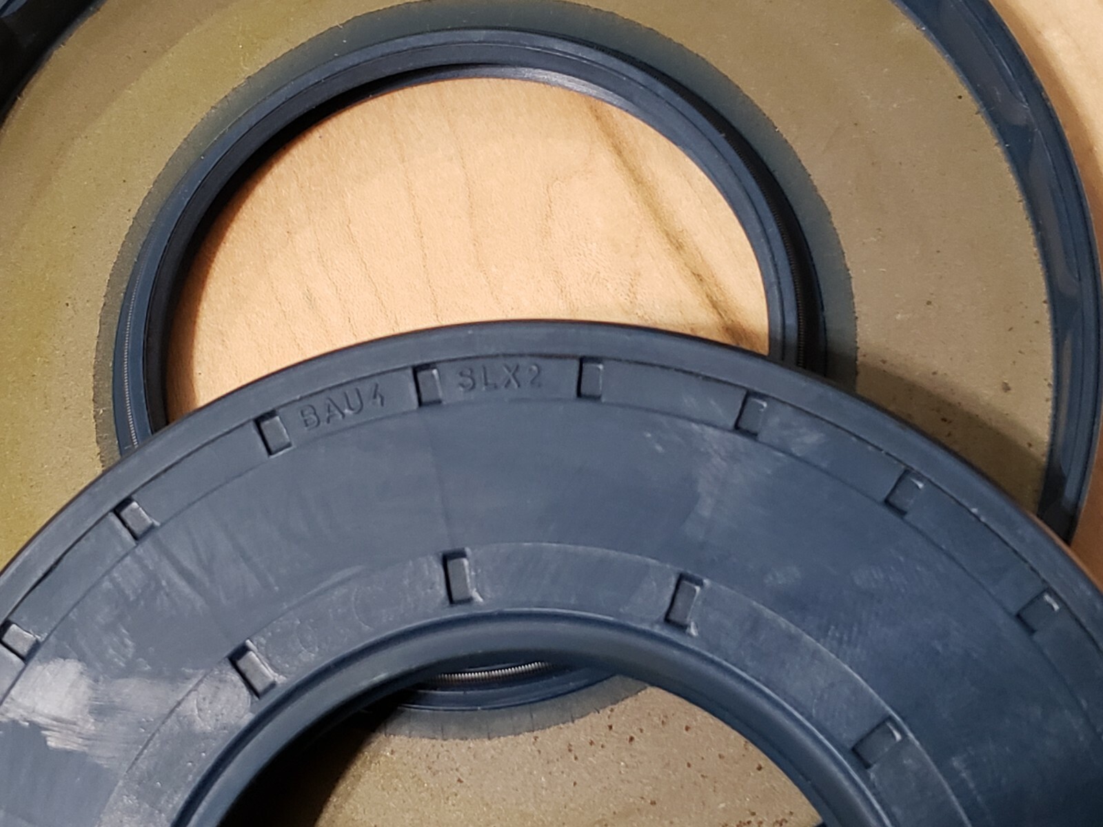 (QTY1) SEW EURODRIVE BAU4 SLX2 6212012/8 OIL SEAL (62mm x 120mm x 12