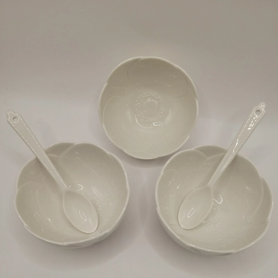Juego de 3 cuencos con forma de flor de helado de melamina Martha Stewart con 2 cucharas blanco Foto 4 de 4