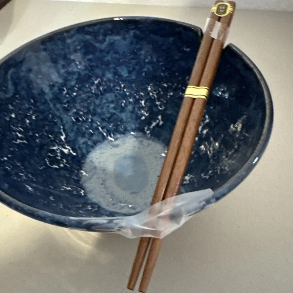 Tazón de arroz de cerámica arrojado a mano con palillos esmalte azul Foto 3 de 4