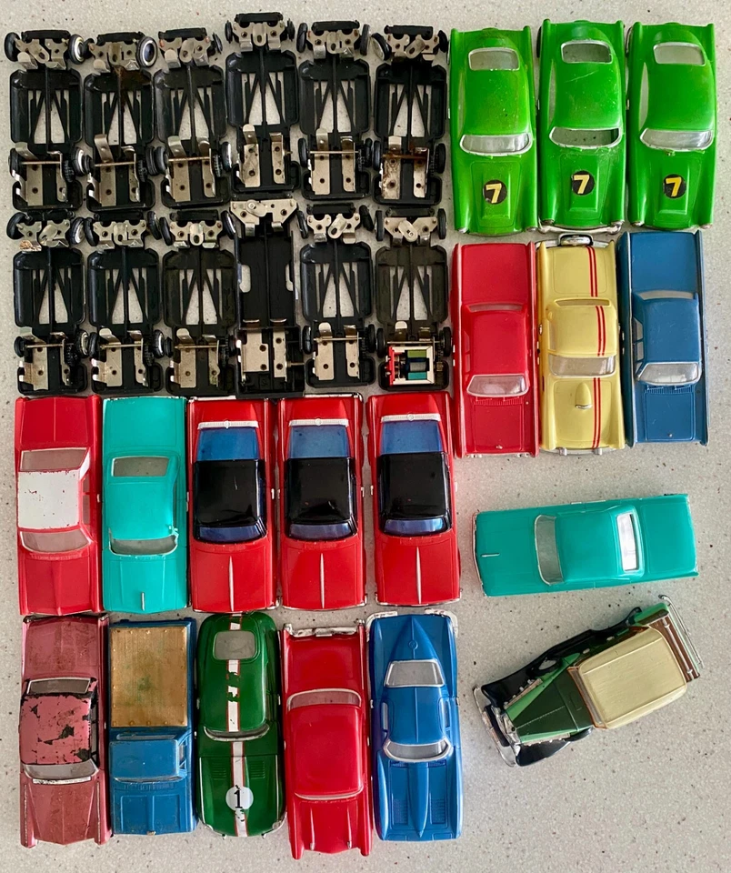 Lote De Colección Años 60 Ideal Motorific 18 Carrocerías 12 Chasis 25 Piezas Pista De Tortura Foto 2 de 4