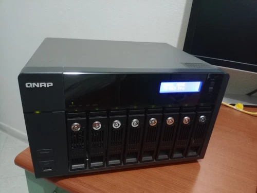 QNAP TS-869PRO 2X 2.13GHz 3GB RAM 8X BAY NAS Server + 8HDD da 2Tb