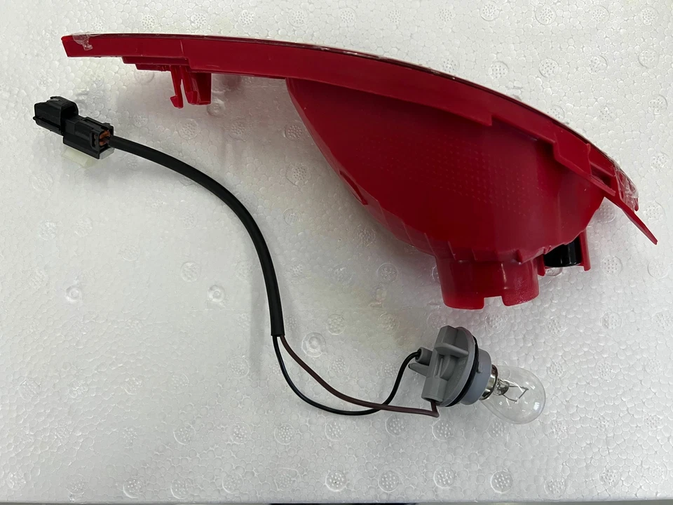 Красный задний бампер для Hyundai Tucson /ix35 2010-2014 правая сторона под правую руку - Изображение 3 из 4