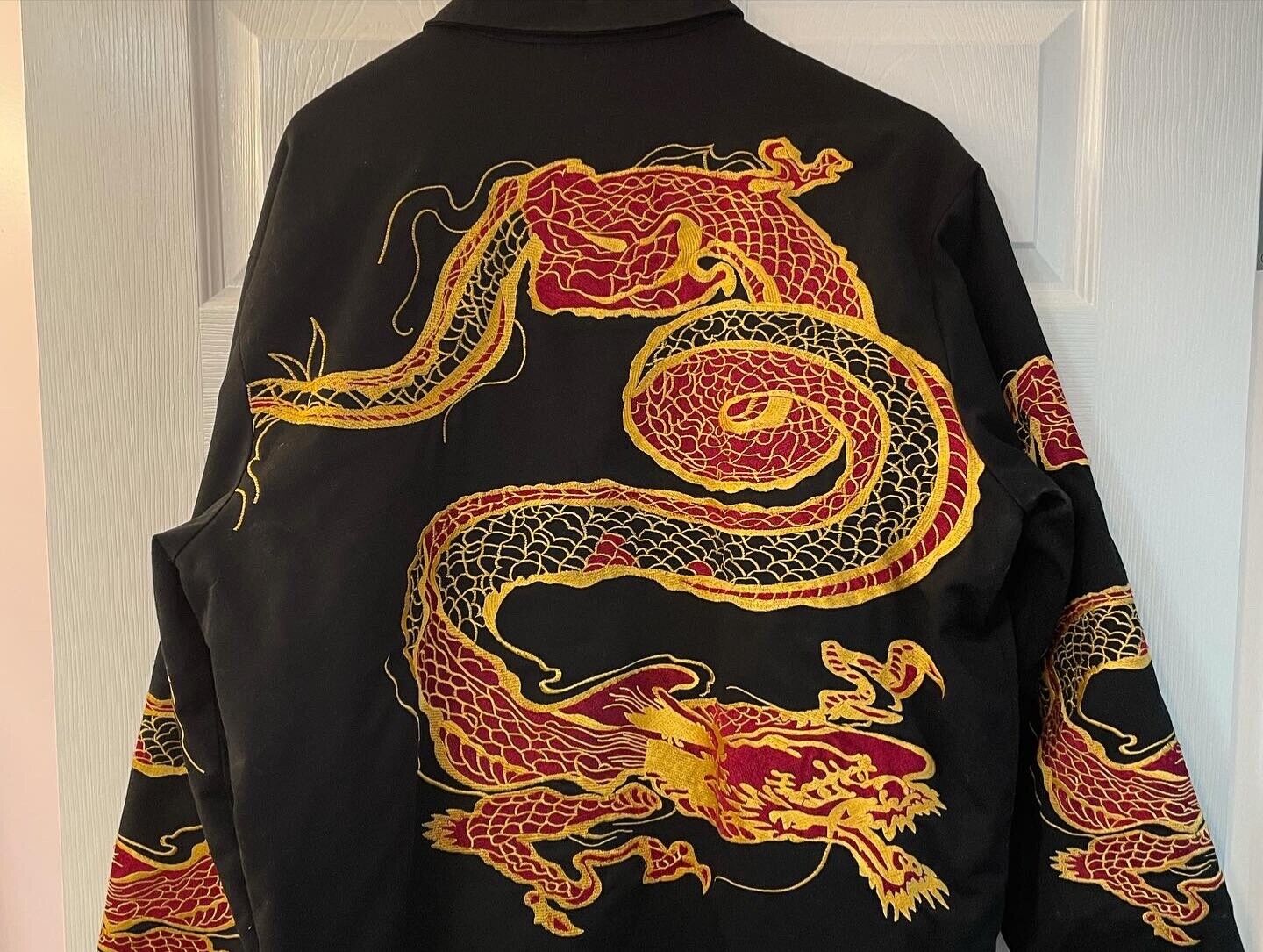 格安国産】 Supreme - Mサイズ Supreme dragon work jacket blackの ...