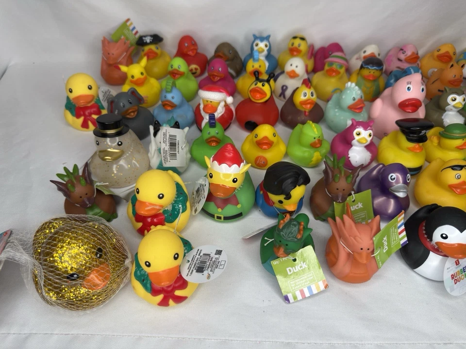 Lote de 55+ patos de goma - Superman, dragón, vacaciones, graduación 2025 y más Foto 2 de 4