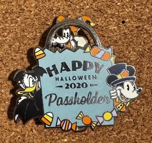 New Disney Parks Happy Halloween 2020 Mickey Donald Goofy Passholder Pin LE 5000