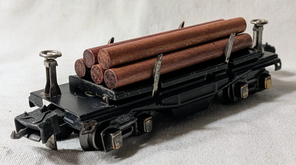 Lionel 3651 Pre War O Gauge Operating Lumber Car w/Logs & Bin - Ready To Run - Image 2 of 4