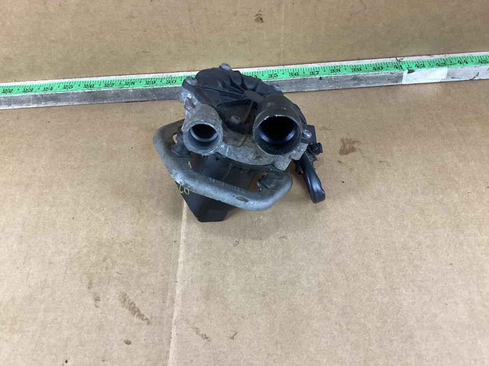 Bomba de inyección de aire secundaria Volkswagen Jetta 2013-2018 70363509 OEM Foto 3 de 4
