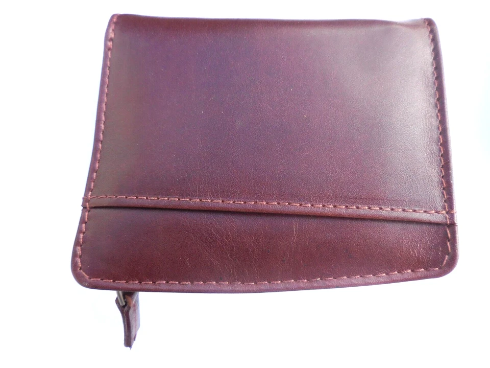 Carteira feminina Lee River Celtic Knot Caitlin feita à mão de couro com zíper, marrom - Imagem 2 de 3