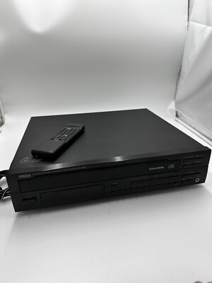 YAMAHA NATURAL SOUND COMPACT DISC PLAYER CDC-655 With Remote Control Powers On