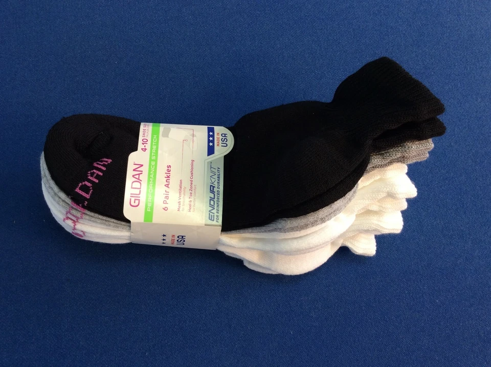 Meias femininas: Gildan Performance Stretch tornozelo ou no show, preto ou branco 6 peças - Imagem 2 de 4