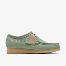  26172073 Mens CLARKS WALLABEE - GREEN EMBROIDERY
