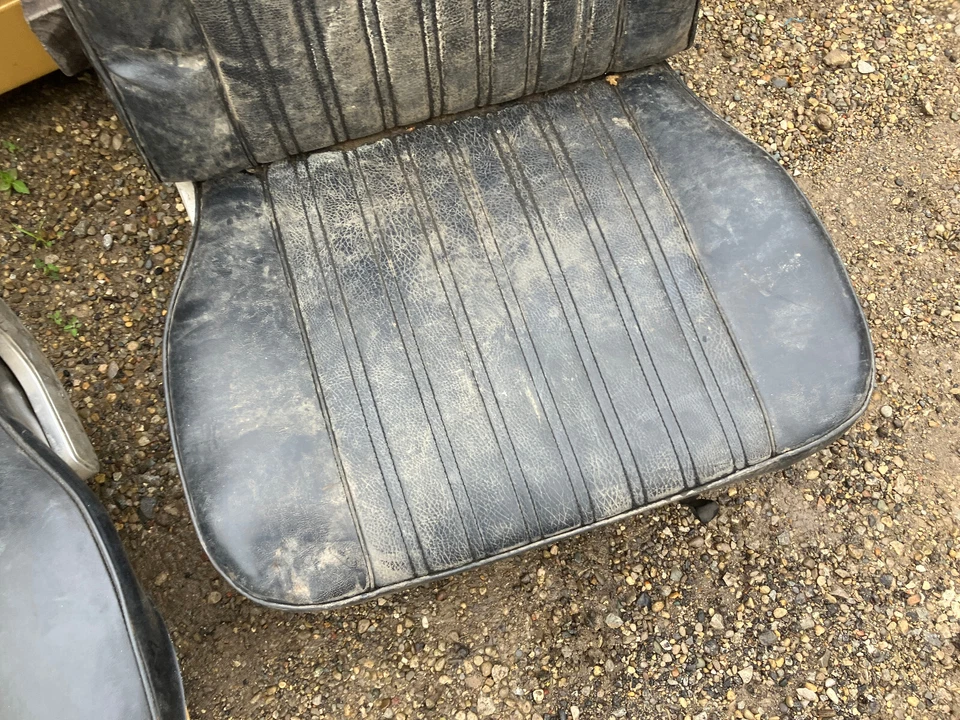 Par de asientos de cubo Torino/Cyclone 1968 1969 negros con pistas Foto 3 de 4