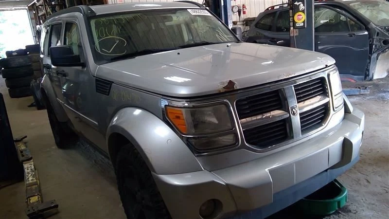 07 08 09 10 11 Brazo limpiaparabrisas derecho pasajero Dodge Nitro Foto 2 de 4