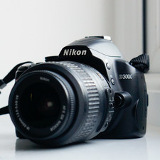 Nikon D3000 DSLR Camera + 18-55mm VR Lens Kit | Low Shutter 7k | Tested