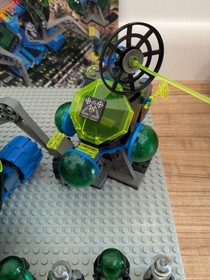 Lego Space Insectoids: 6977 Arachnoid Star Base - 100% Complete w/Instructions