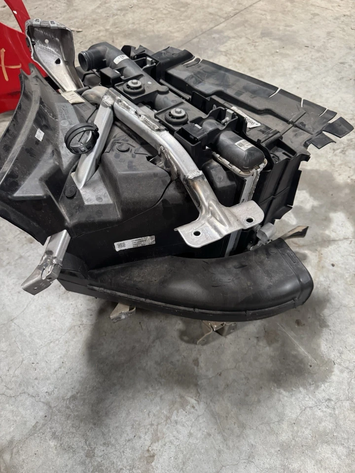 Chevrolet Corvette LH 2020-2025 lado del conductor radiador exterior completo ASM con Z51 OEM Foto 4 de 4