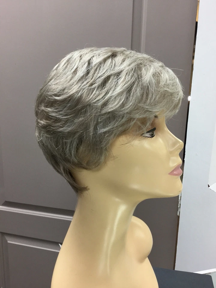 Peluca sintética corta Gabor CAREFREE, promedio, G101+ Platinum Mist OFERTA Foto 2 de 4