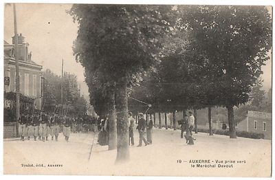 CPA 89 - AUXERRE (Yonne) - 19. Blick auf Marschall Davout (animiert, Parade