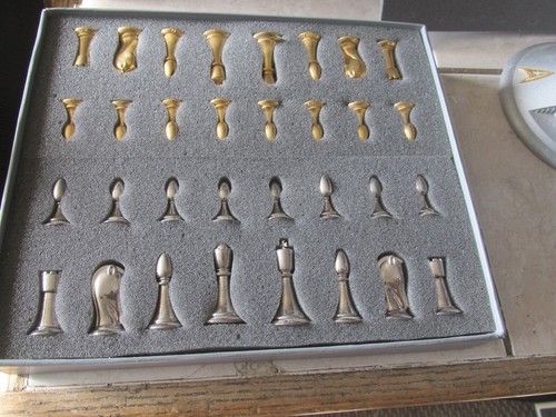 Vintage 1996 Official Original Franklin Mint Star Trek Tridimensional Chess Set - Picture 2 of 10