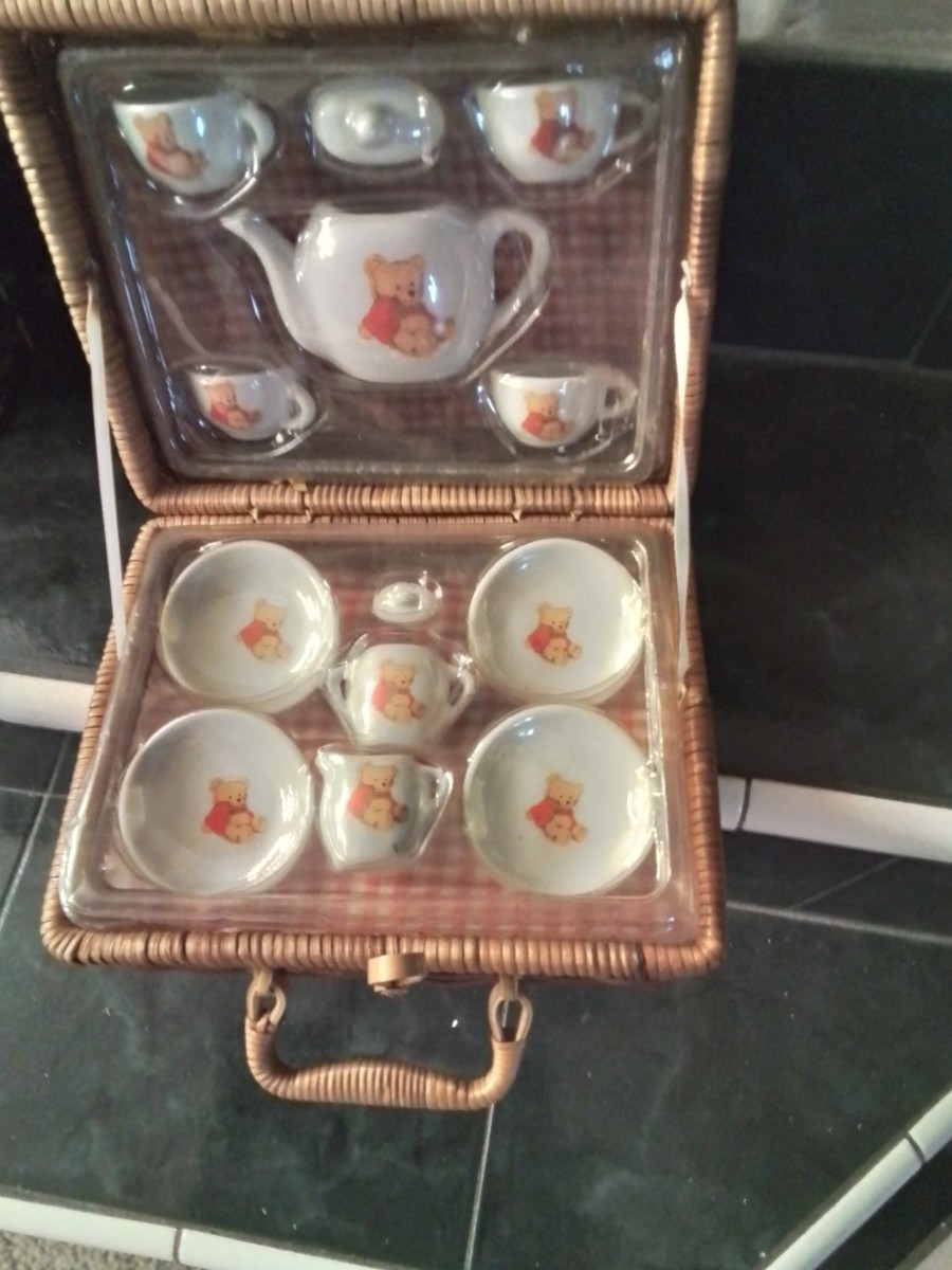 NEW Vintage Child's Teddy Bear Porcelain Tea Set In Wicker Picnic
