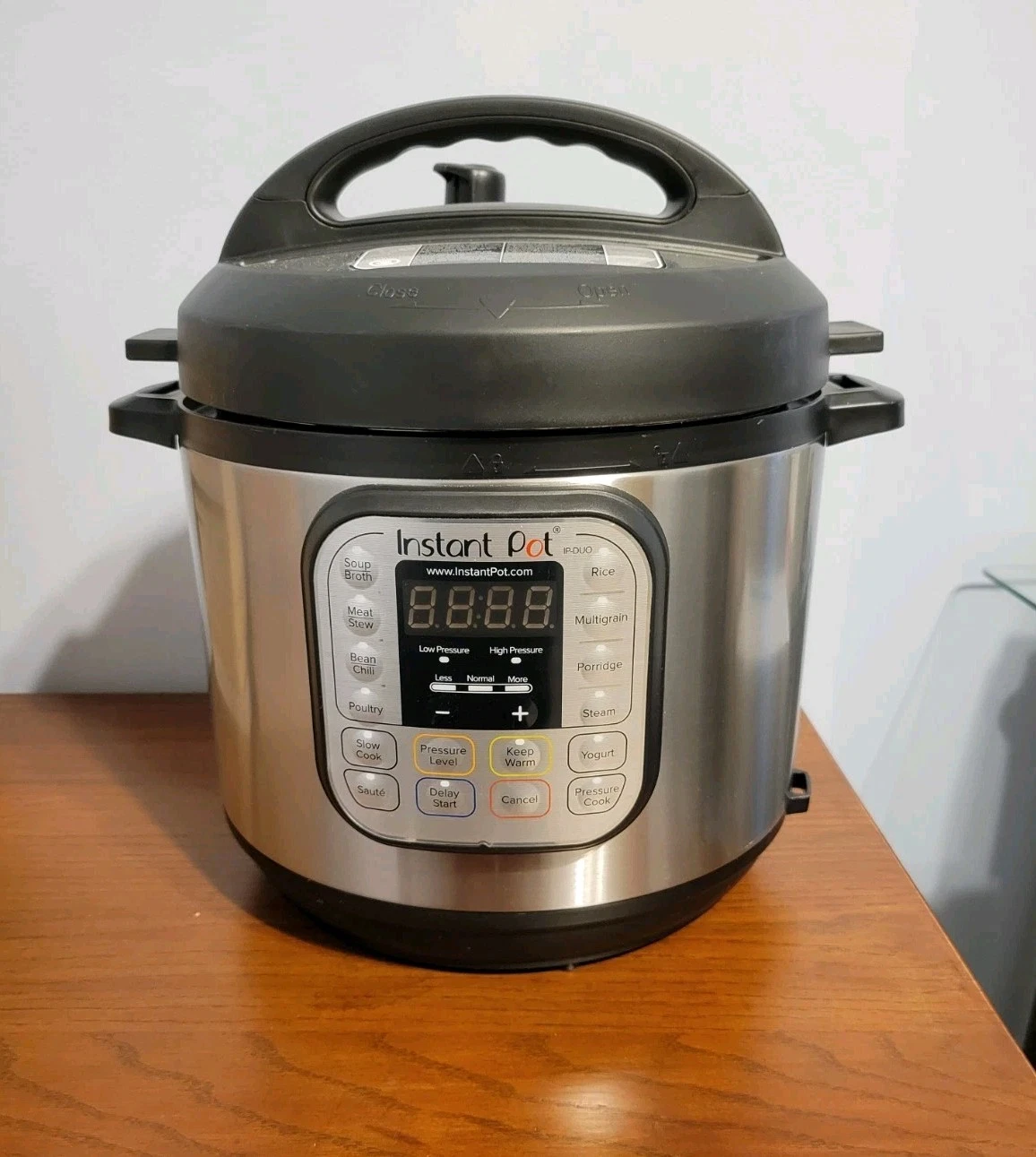 Instant Pot Electric Pressure Cooker 6 Quart