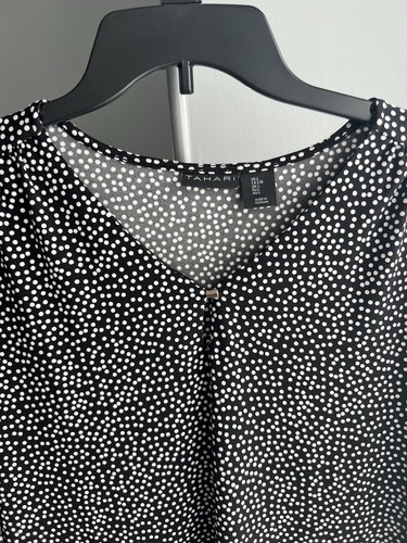 Tahari Women’s Blouse Large Casual Long Sleeve Black White Dots Logo V-neck - Picture 2 of 6