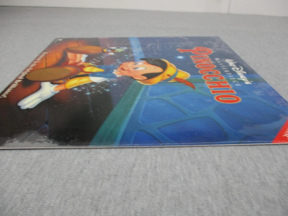Vintage Walt Disney's Masterpiece Pinocchio LaserDisc NTSC Stereo Extended Play - Image 4 of 4