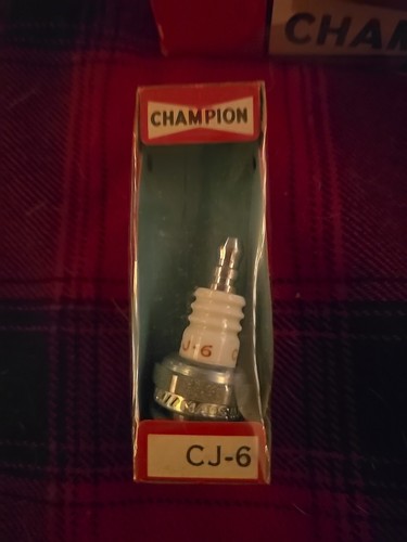 NOS OEM Champion CJ-6 Spark Plugs 10 Pack Full Box - Picture 3 of 8