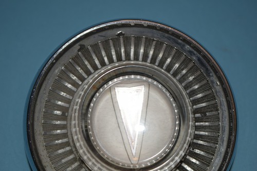 1961-1962 OEM GM PONTIAC STEERING WHEEL ORNAMENT 5770547 - Picture 3 of 9