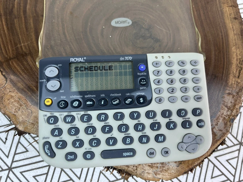 Royal Dm7070r Personnel Calendar, Games, Calorie Counter, Spell, Translator - Image 3 of 4