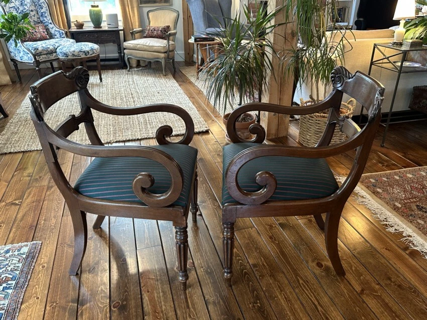 Совпадающая пара кресел из орехового дерева English Regency c 1825 прочные и удобные - Изображение 4 из 4