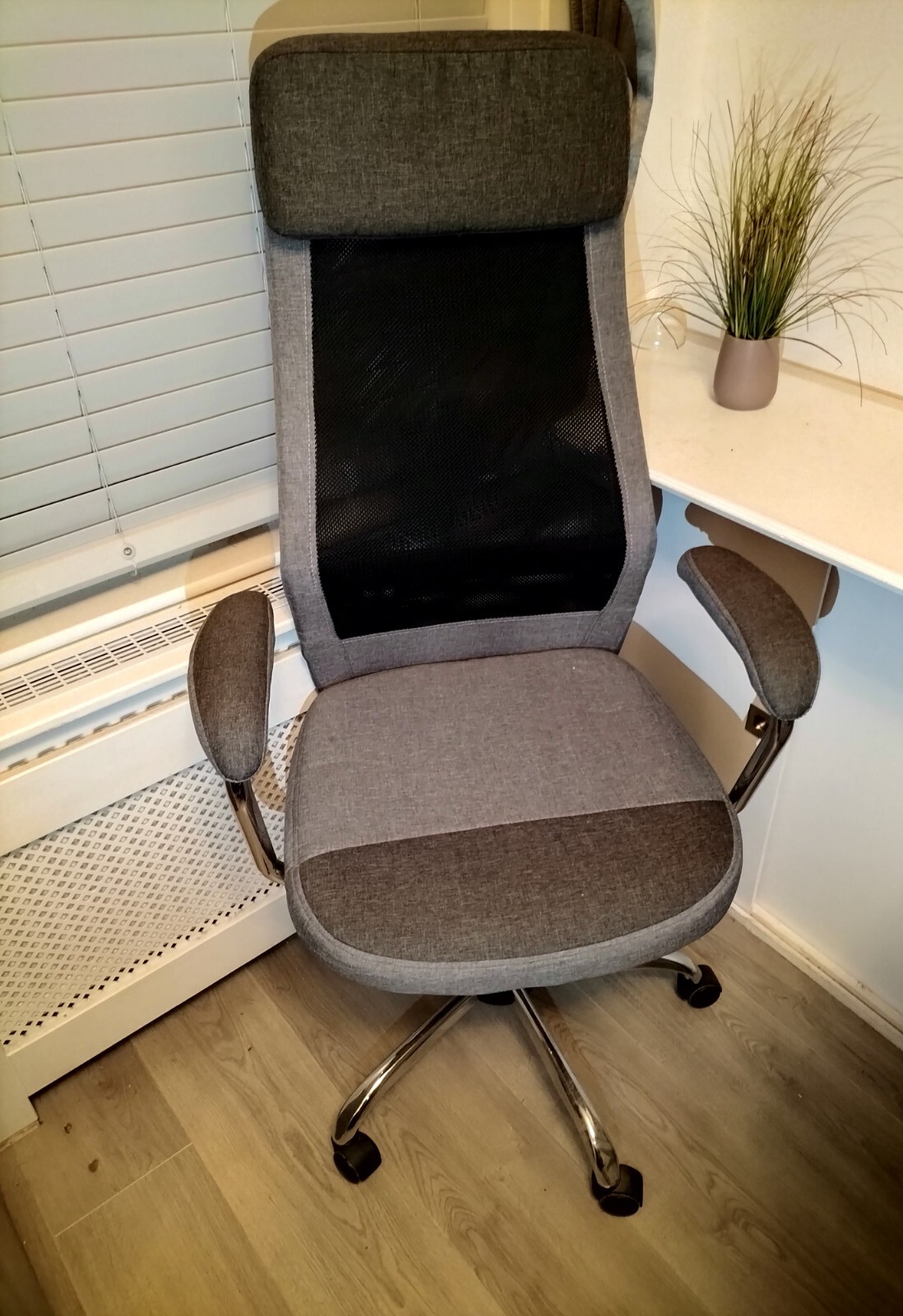 Vinsetto Office/Home Desk Chair. Mesh High Back, Swivel, w/Arms, Grey