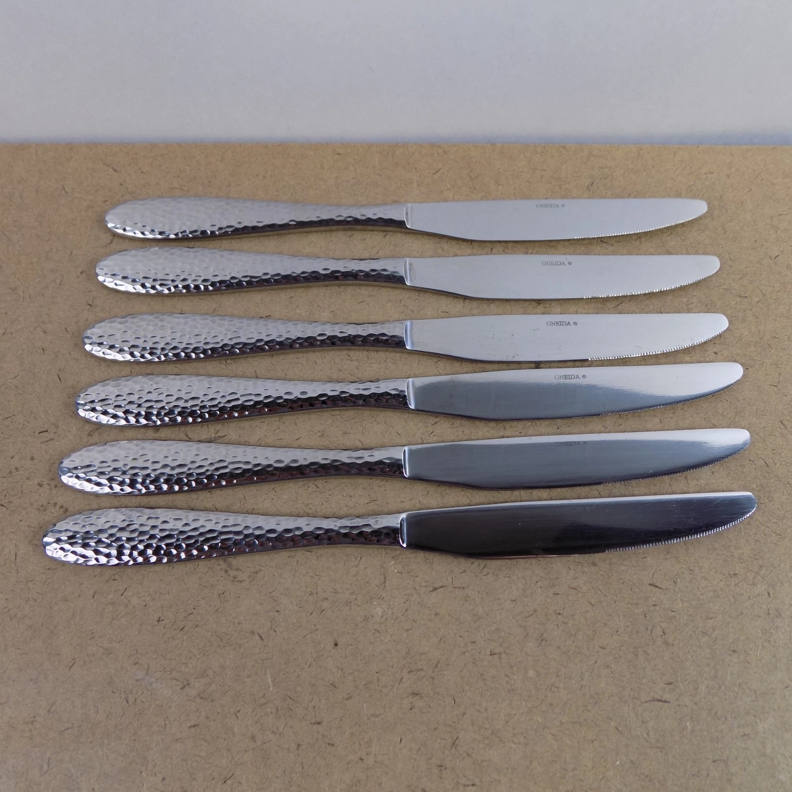 6 Oneida Reyna Stainless Steel 9.5" Knives Serrated VGC Hammered Handle