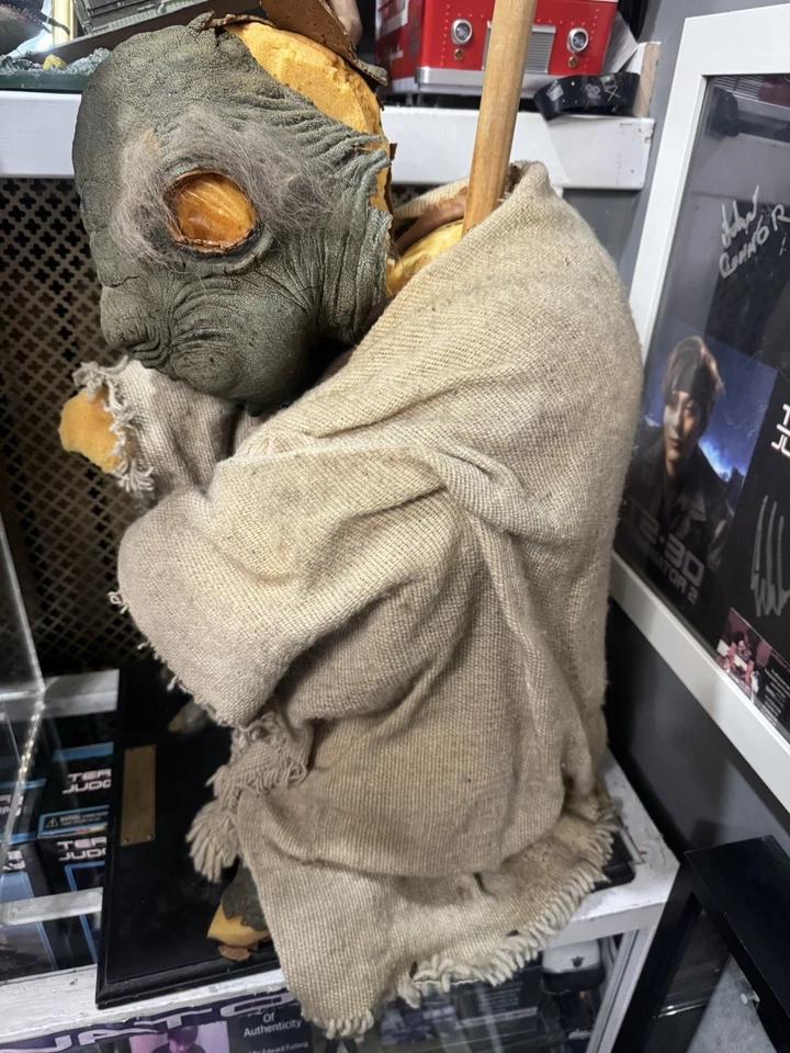 Illusive Limited Edition 2131 of 9500 Yoda 2ft  (NEEDS REPAIRS) - Image 3 of 4