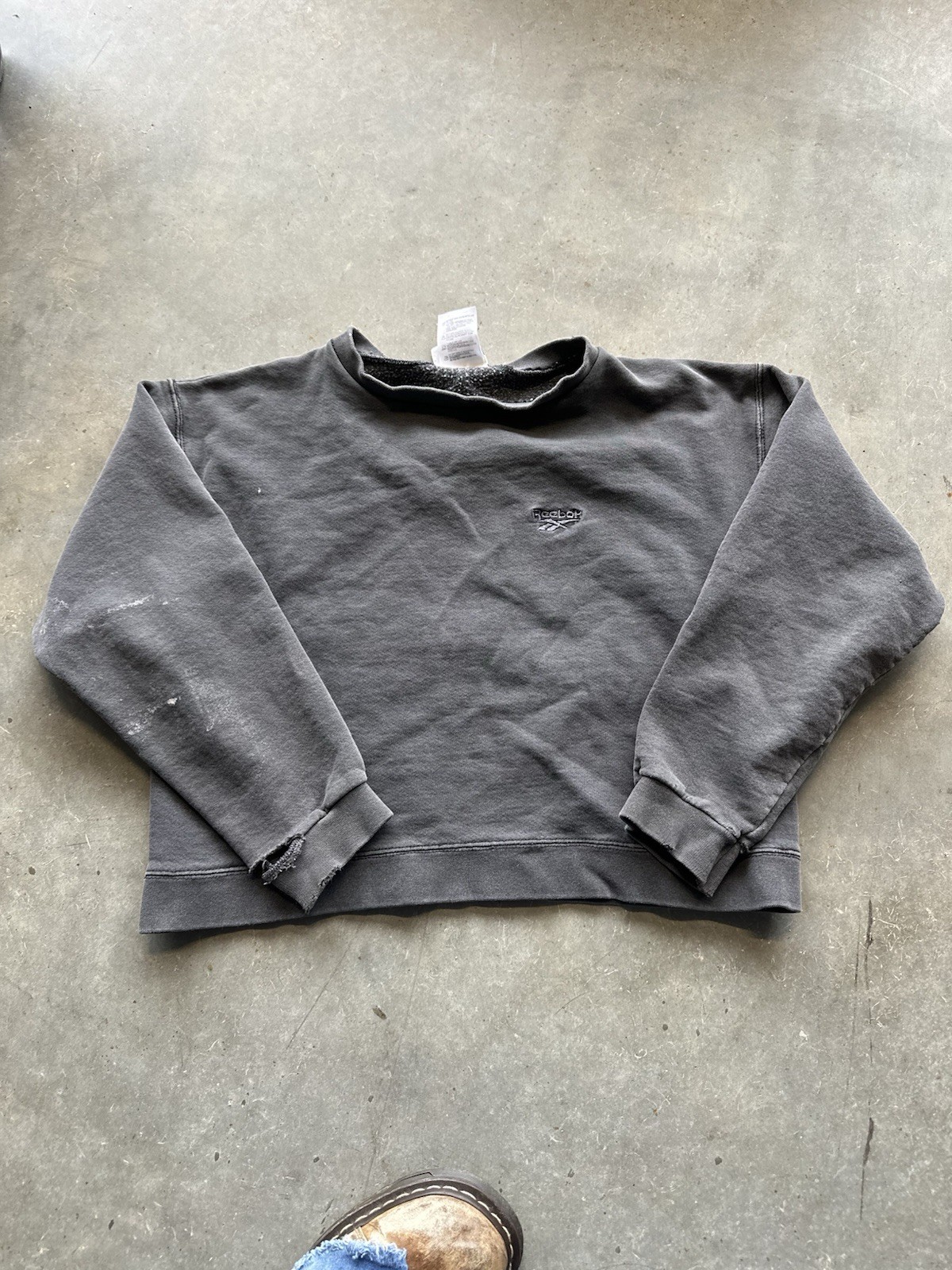 Vintage Y2K Reebok Thrashed Faded Crewneck Sweatshirt Cropped Women’s Medium