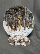 Vintage 3D Relief Decorative Wolf Plate with Base