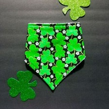 Hand crafted st Patrick's baby bibs NWT 