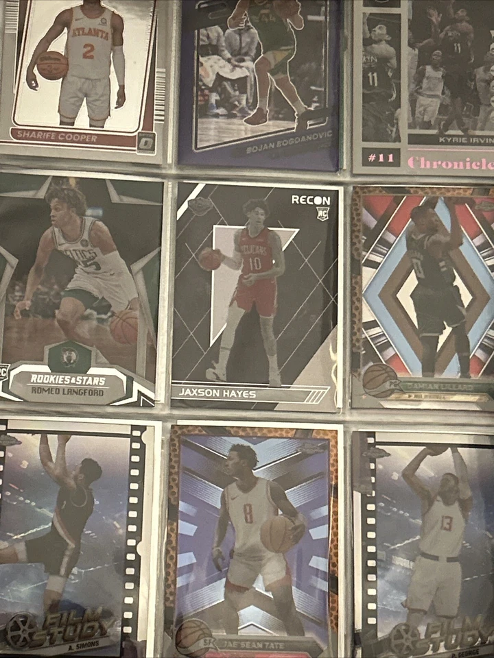 Carpeta de baloncesto con novatos y paralelos - 15 páginas = lote de 135 tarjetas 10 páginas adicionales Foto 2 de 4