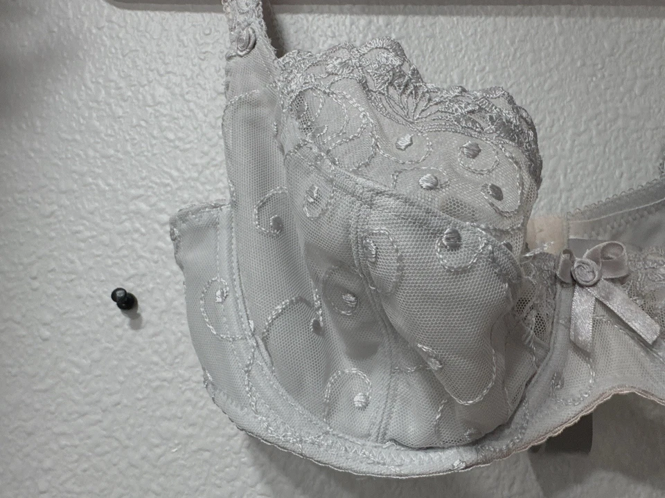 Sujetador con aros sin forro Dreamweaver lencería Alegro 9025A GRIS talla 30E Foto 3 de 3